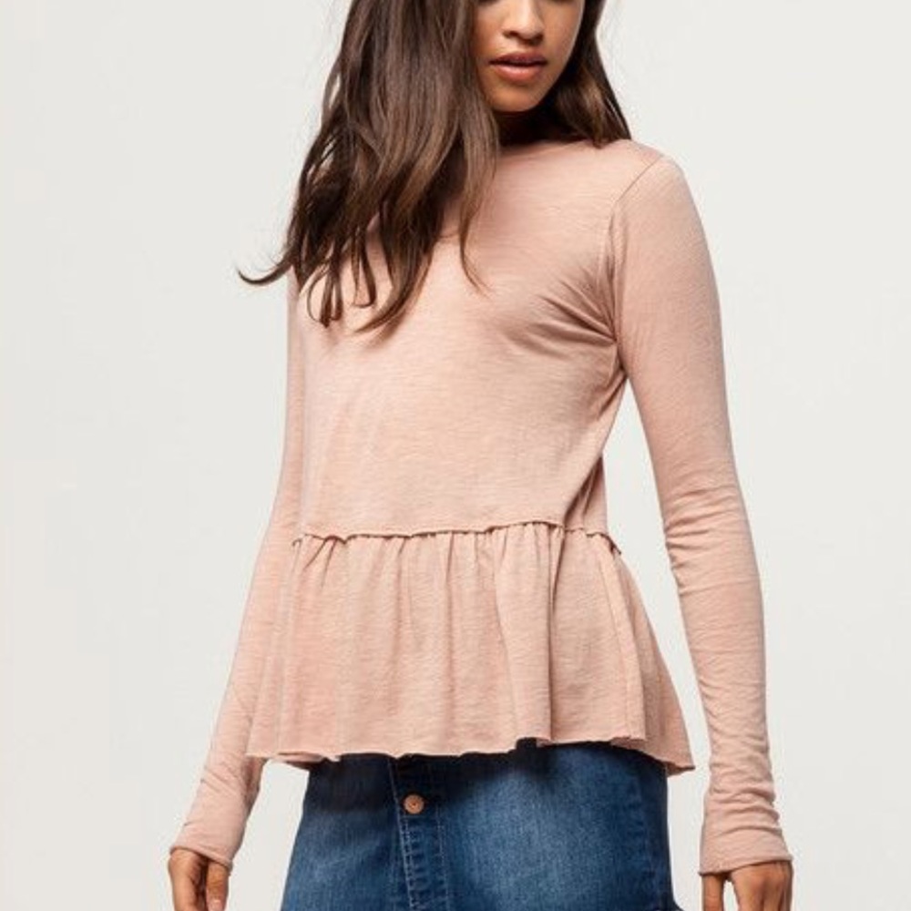 Tilly’s Socialite Peplum Blush Top